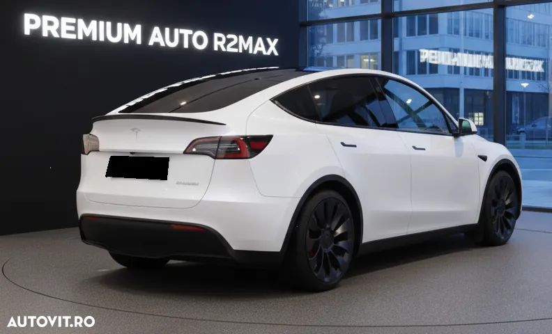 Tesla Model Y - 4