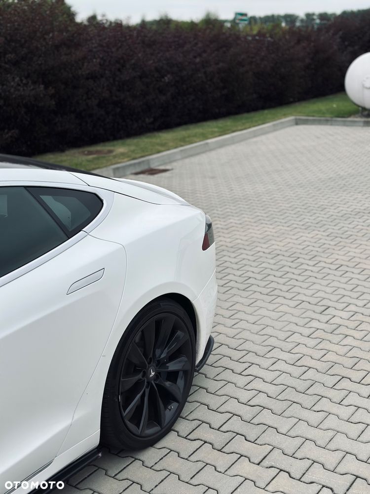 Tesla Model S - 12