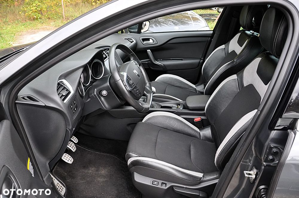 Citroën DS4 1.6 HDi SoChic - 17
