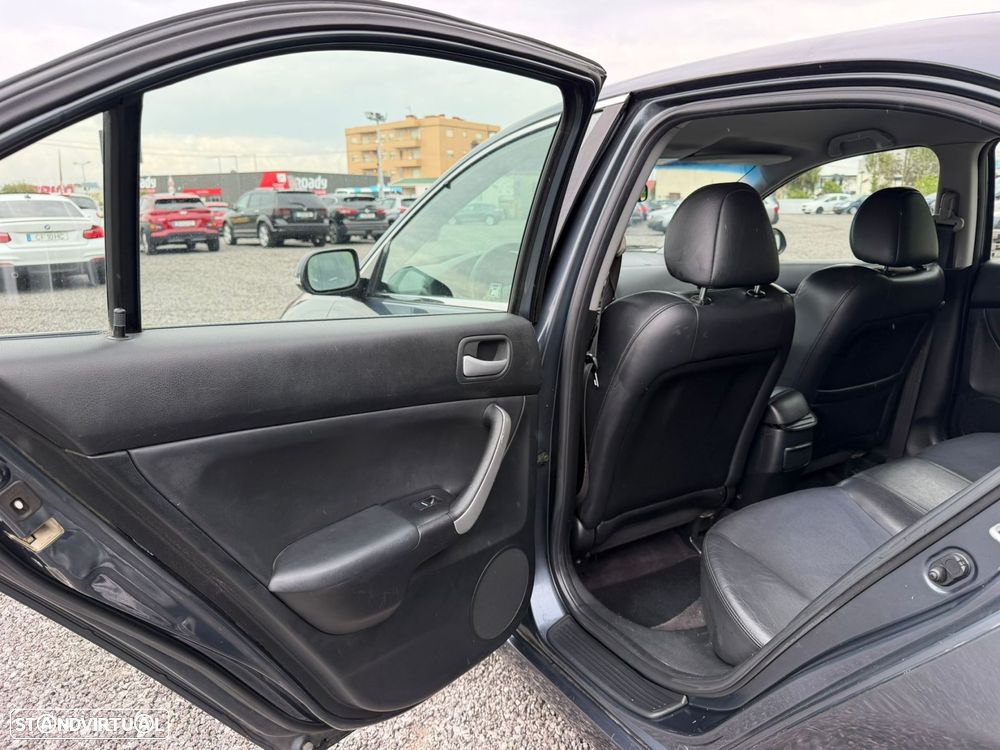 Honda Accord 2.0 Sport - 15