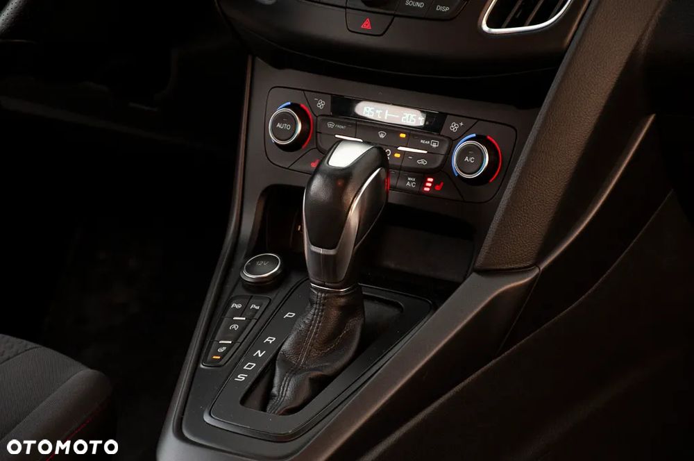 Ford Focus SW 1.5 EcoBoost S&S ST-LINE - 18