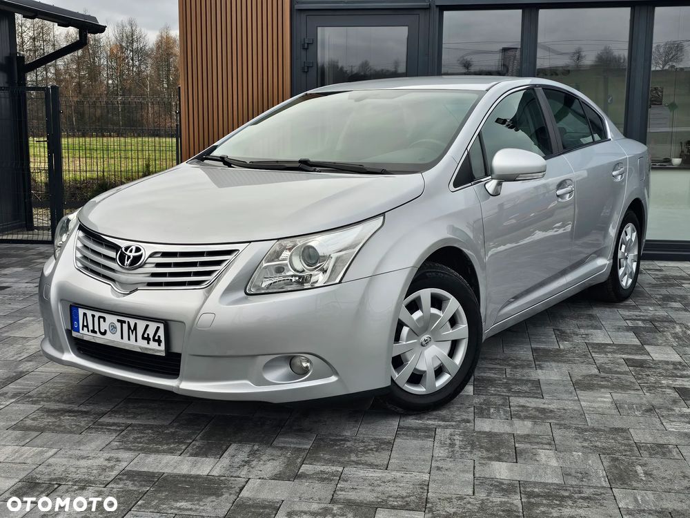 Toyota Avensis 1.8 Comfort - 1