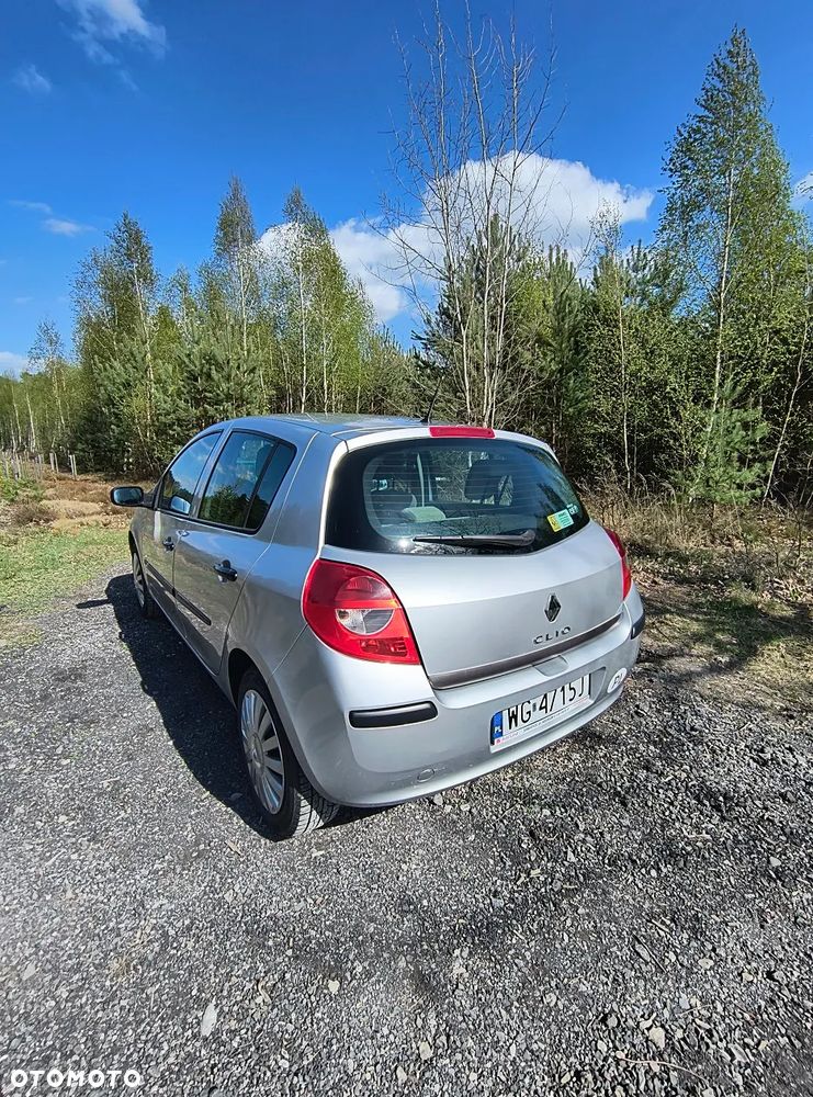 Renault Clio 1.4 16V Authentique - 5