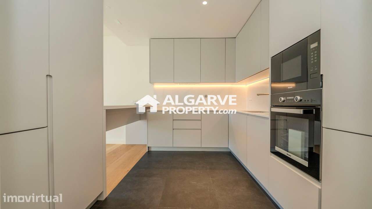 Luxuoso apartamento T2 novo em frente à Praia de Quarteira, Algarve - Grande imagem: 3/21