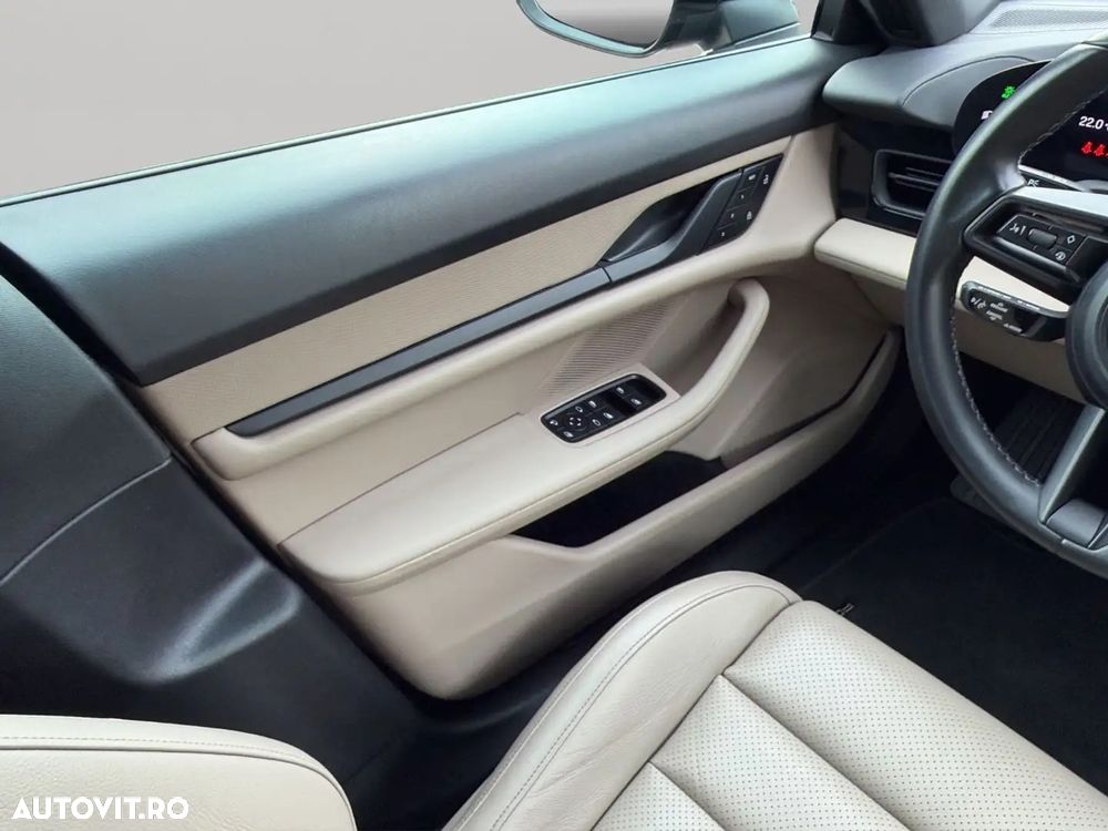 Porsche Taycan 4 - 15