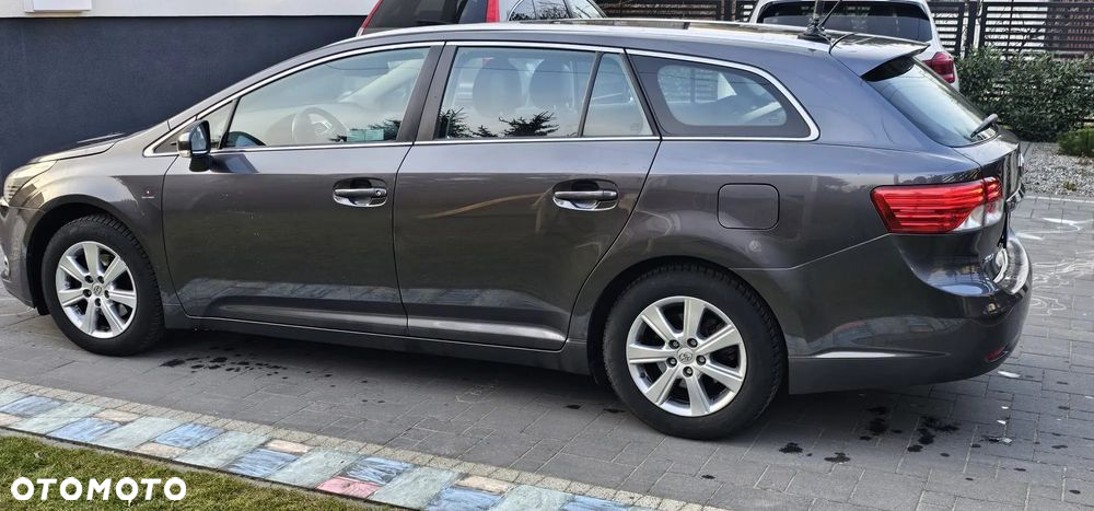 Toyota Avensis 1.8 Style - 10
