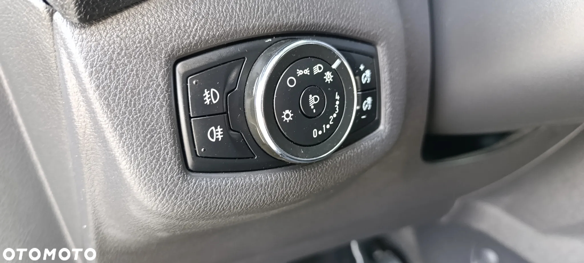 Ford Tourneo Connect - 11