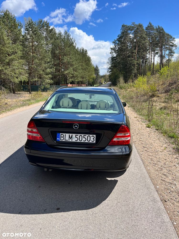 Mercedes-Benz Klasa C 180 T Kompressor Classic - 7