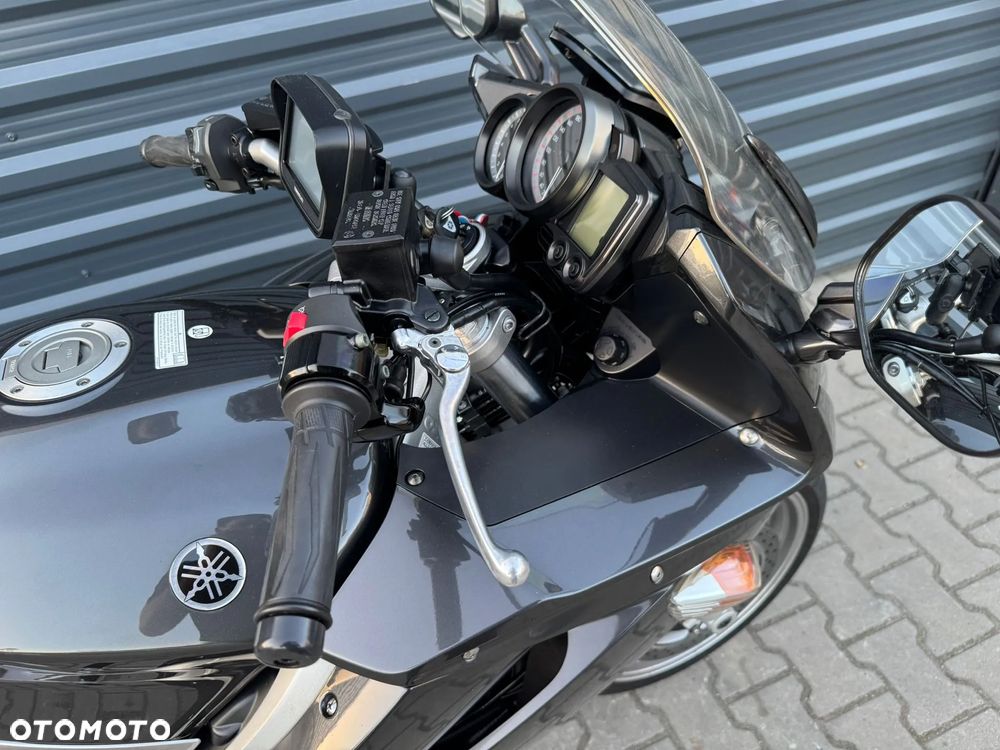Yamaha FJR - 16