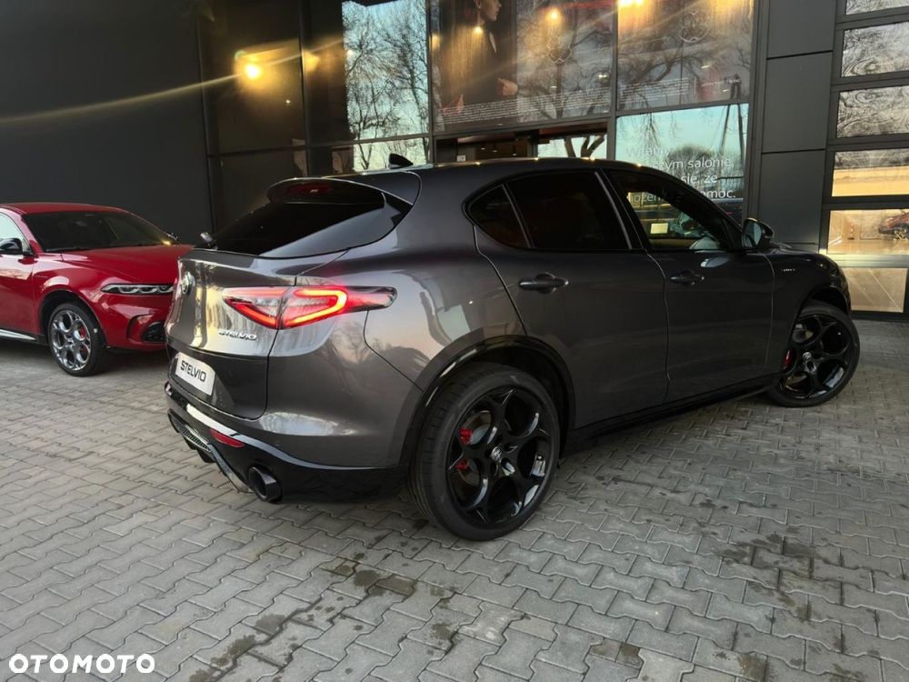 Alfa Romeo Stelvio - 6