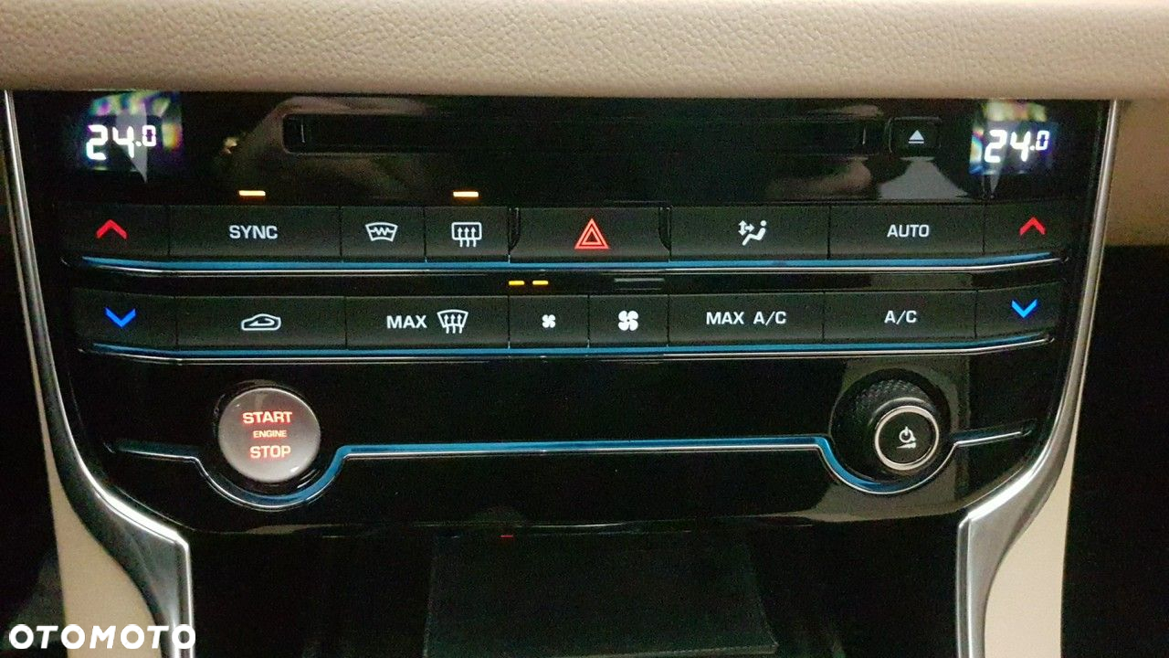 Jaguar XF - 30