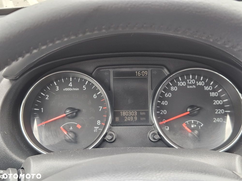 Nissan Qashqai - 25