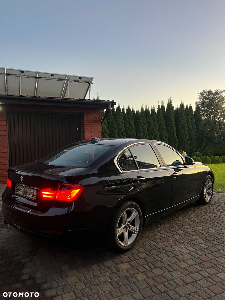 BMW Seria 3 318d Sport Line - 6