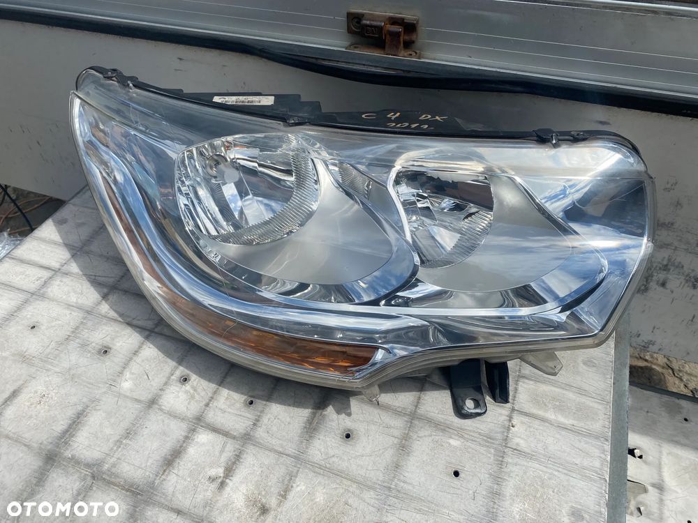 lampa citroen c4 II d4 prawa eu cała - 1