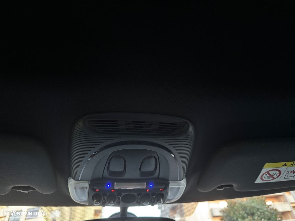 MINI 5 Portas Cooper D Auto - 6