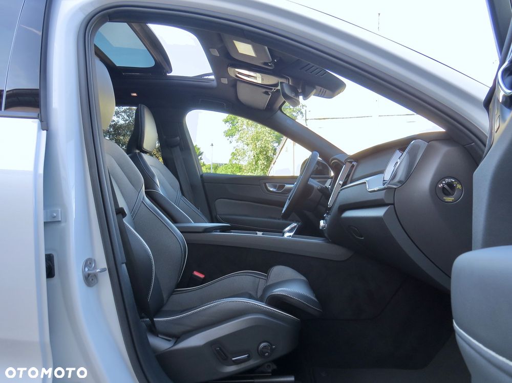 Volvo XC 60 B4 D Ultimate Dark - 26