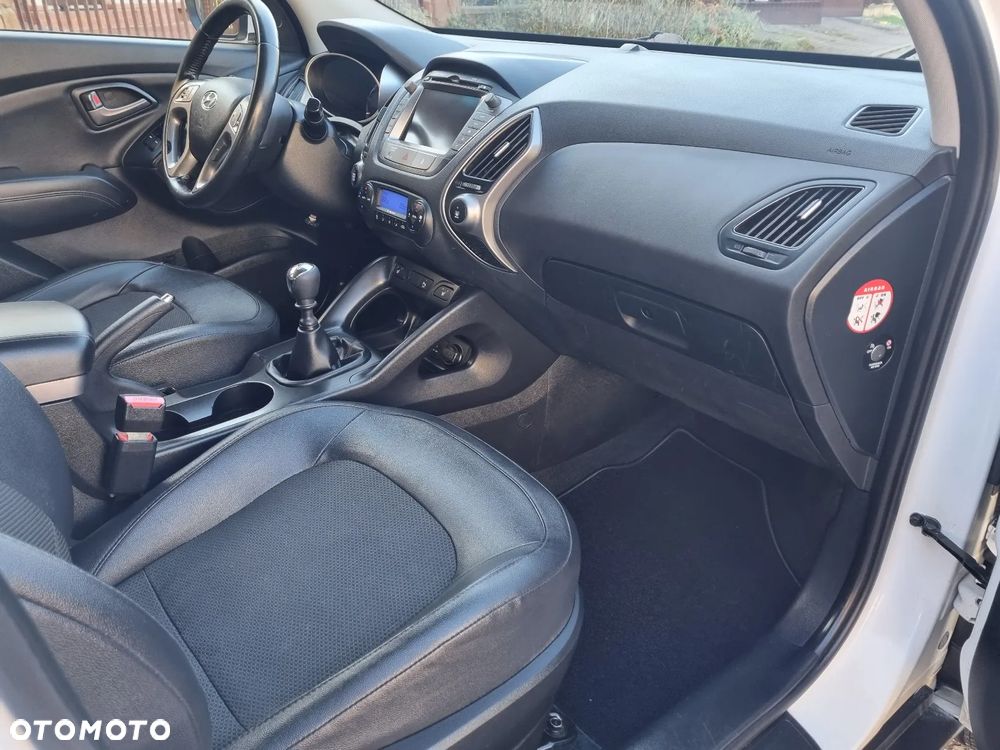 Hyundai ix35 1.7 CRDi 2WD blue Finale Gold - 18