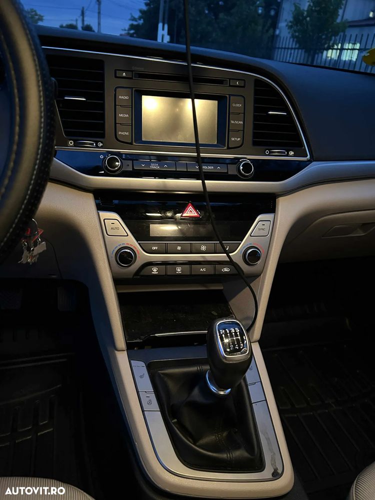 Hyundai Elantra 1.6 MPi Highway - 11