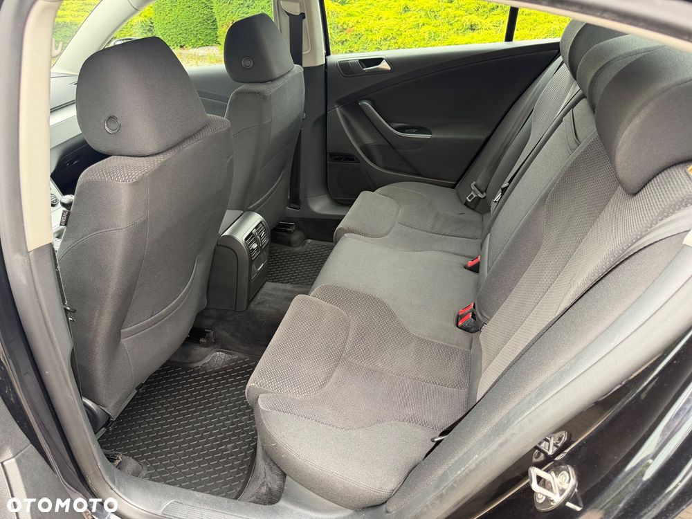 Volkswagen Passat 2.0 TDI DPF BlueMot Comfortline - 15