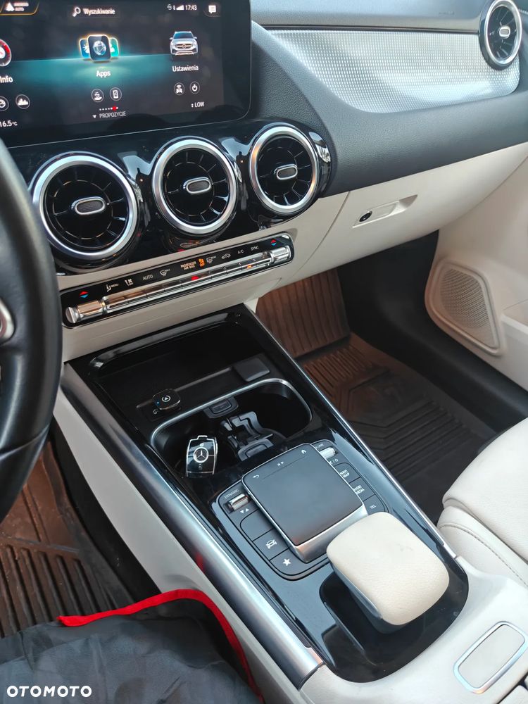 Mercedes-Benz GLA - 16