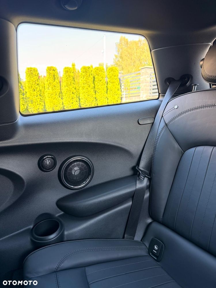 MINI Cooper S Sidewalk Trim - 26