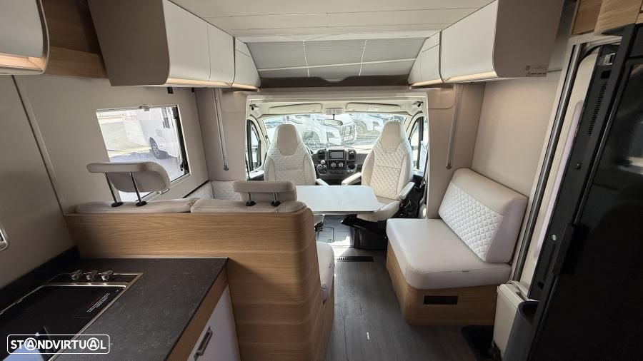 Adria Matrix 670 SC cama central e basculante - 16