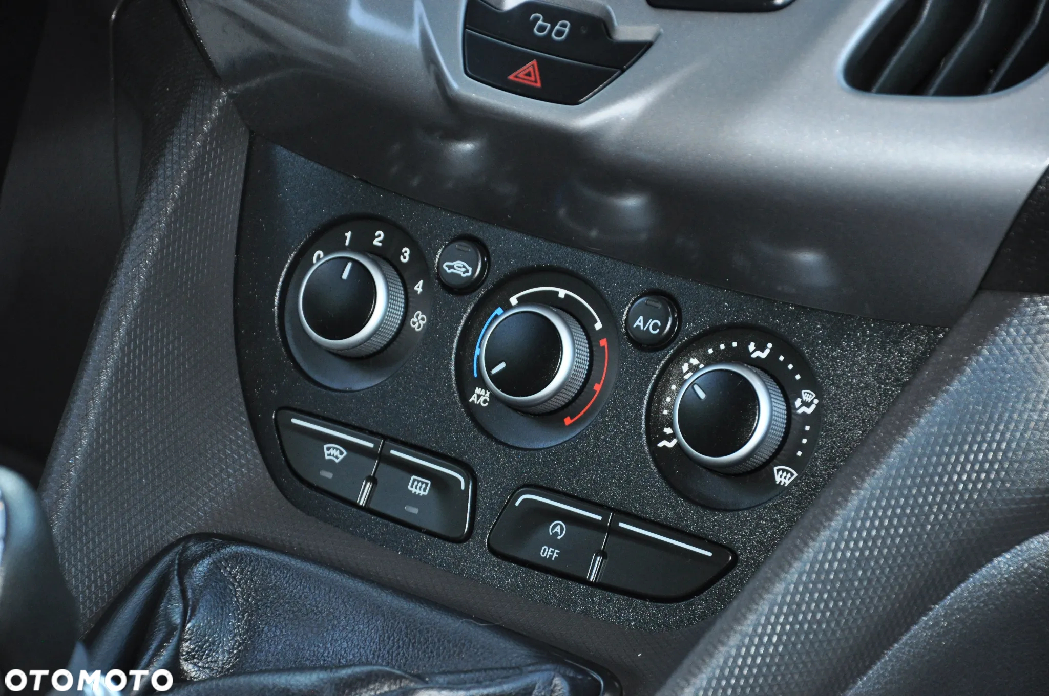 Ford Tourneo Connect - 24