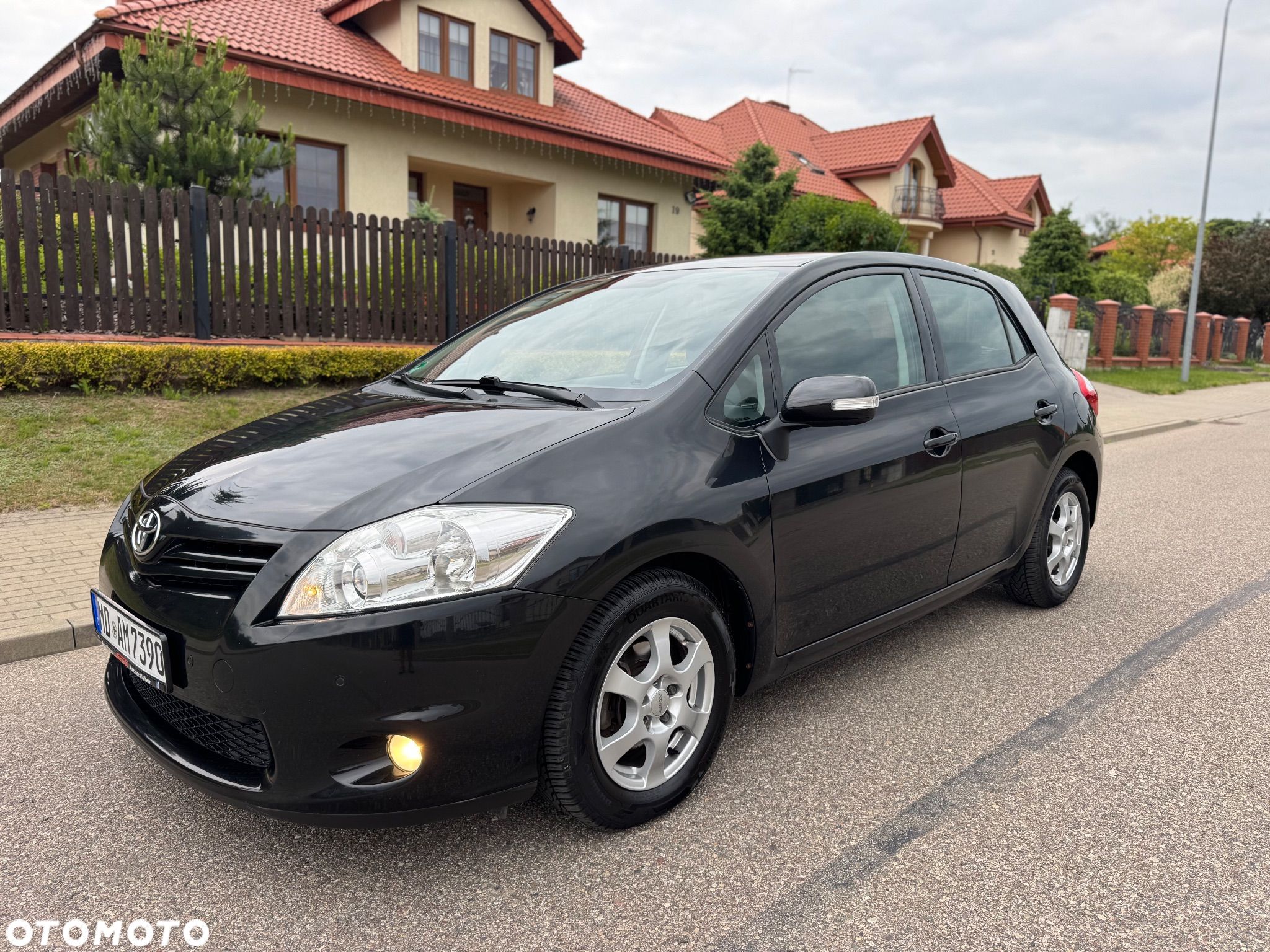 Toyota Auris 1.33 VVT-i Terra Start - 1