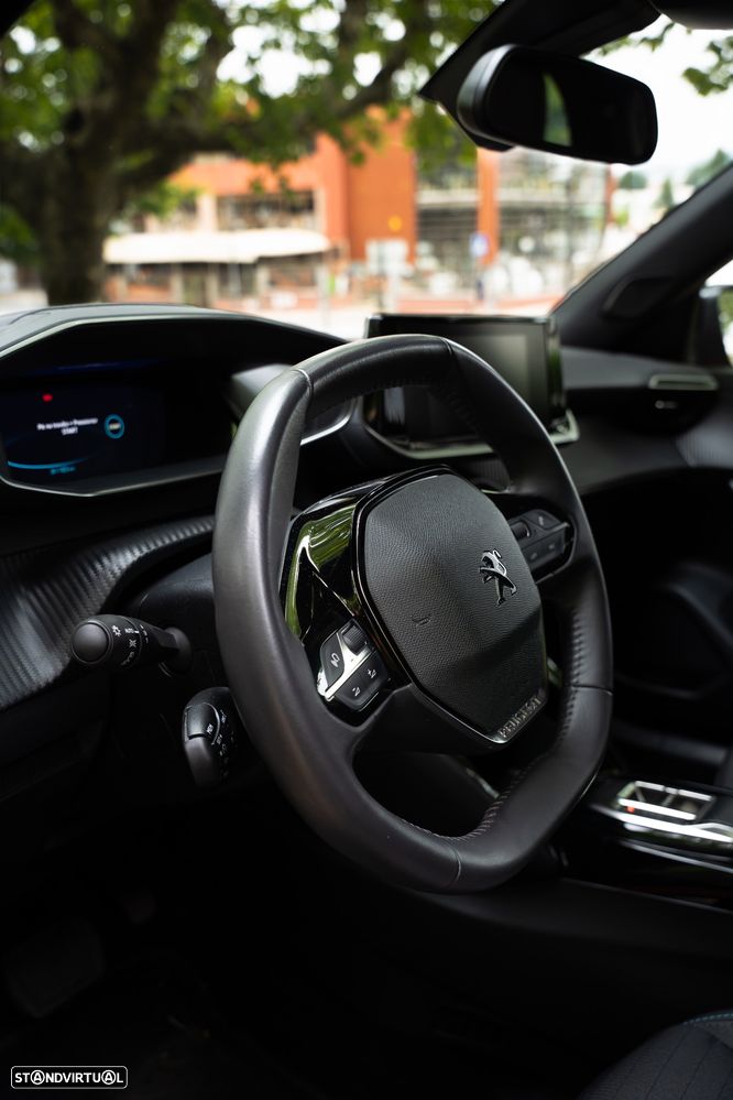 Peugeot 2008 - 8