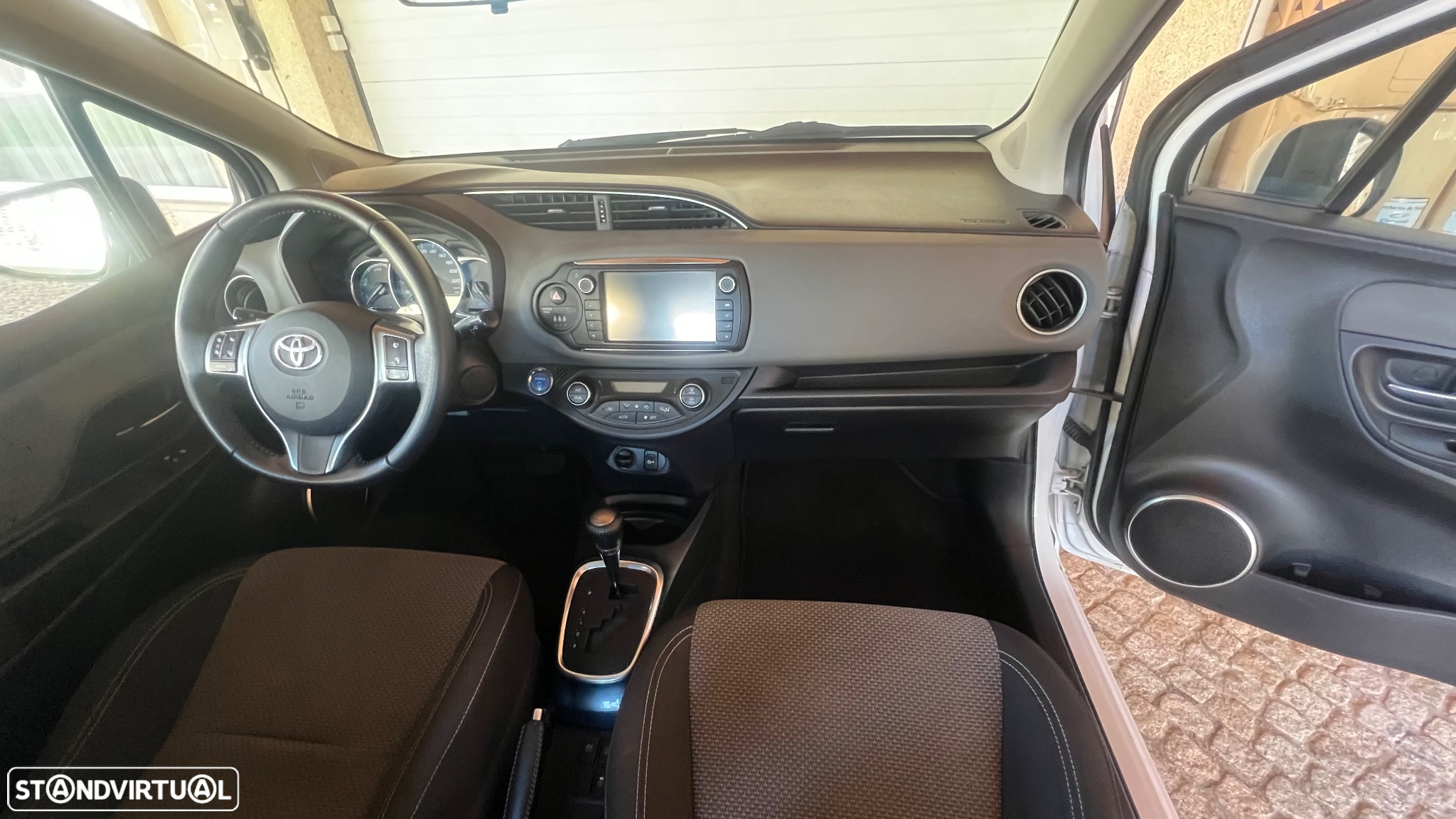 Toyota Yaris 1.5 HSD Comfort+Navi - 8