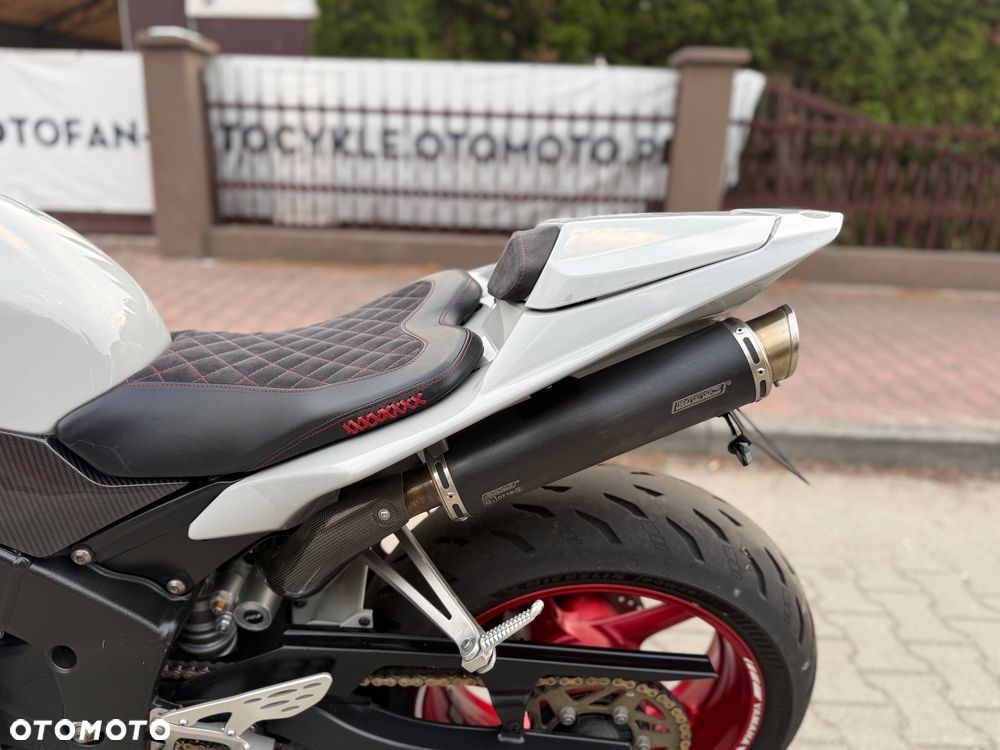 Yamaha R1 - 26