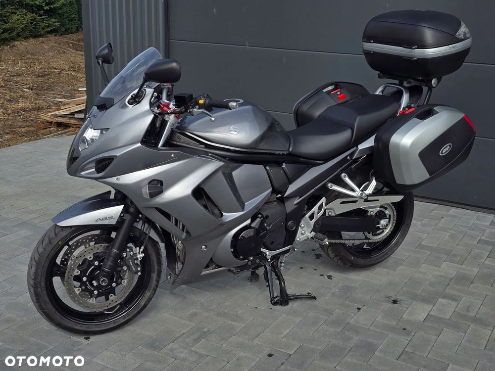 Suzuki GSX - 12