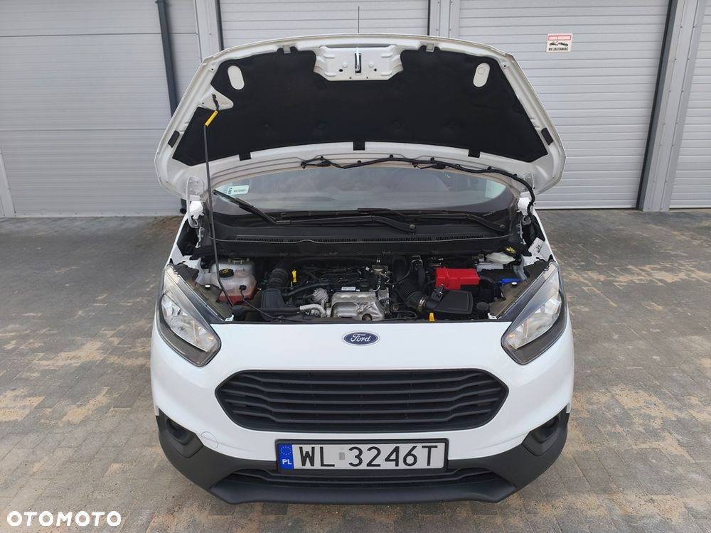 Ford Transit Courier - 38