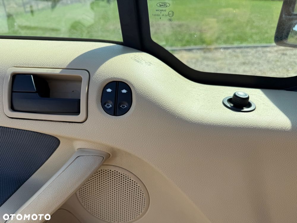 Ford Tourneo Connect - 24