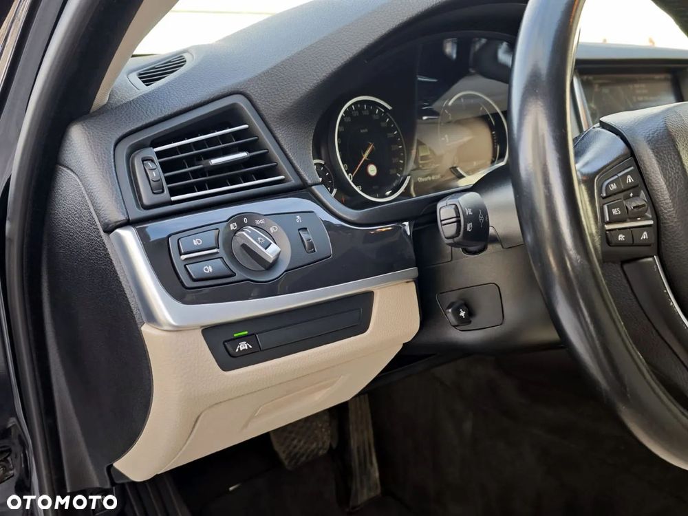 BMW Seria 5 525d Sport-Aut Luxury Line - 16