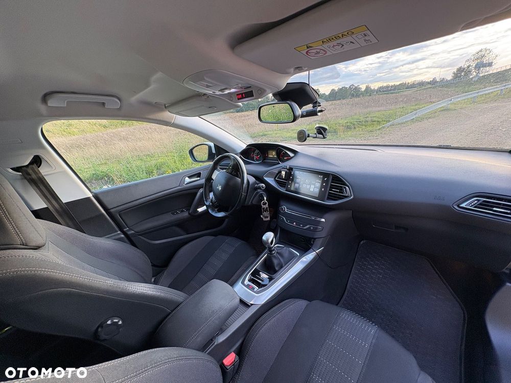 Peugeot 308 1.6 BlueHDi Allure S&S - 17