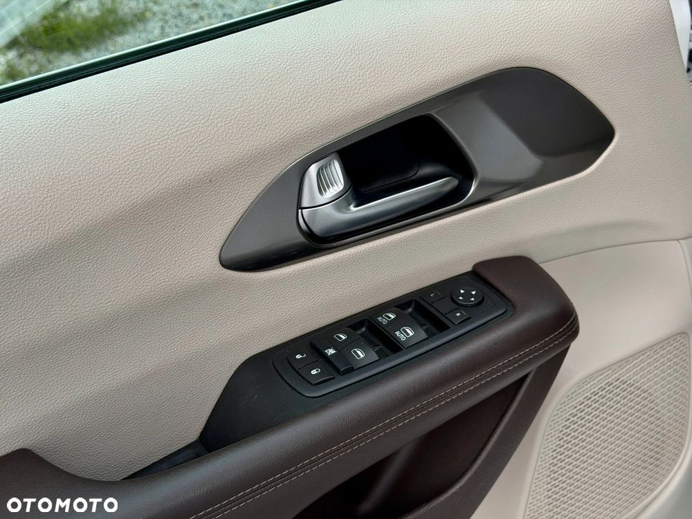 Chrysler Pacifica - 21