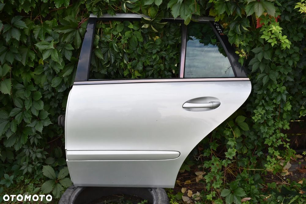 MERCEDES W211 KOMBI DRZWI LEWE TYLNE 744 ORYGINAŁ LAKIER