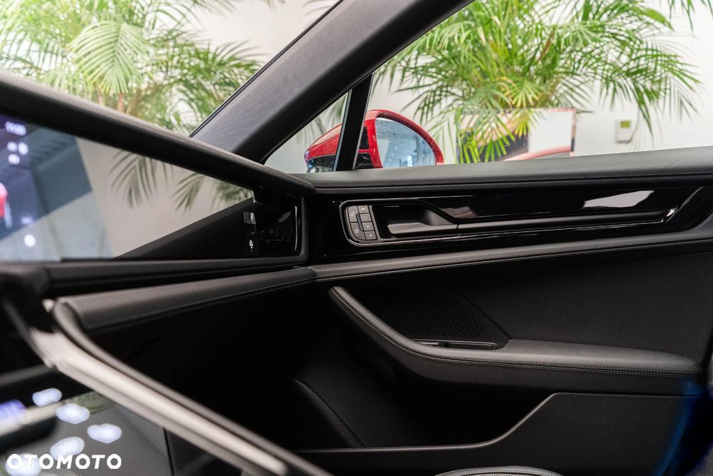 Porsche Panamera 4 - 19