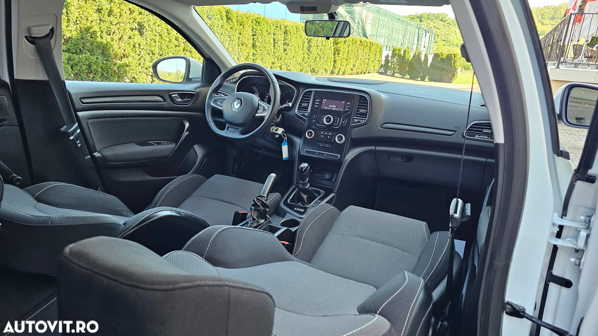 Renault Megane ENERGY TCe 130 BUSINESS - 11