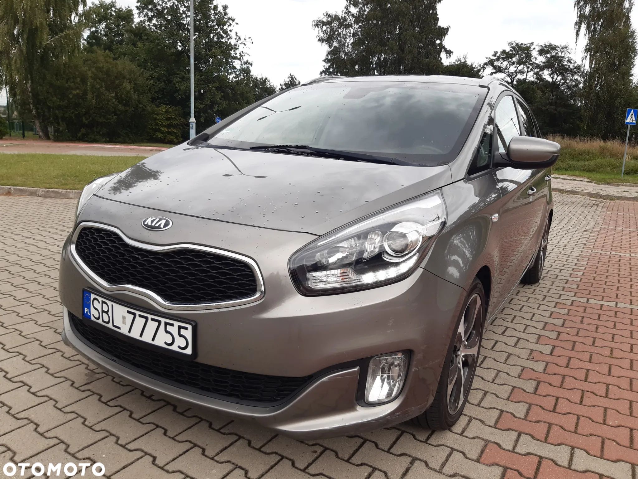 Kia Carens 1.7 CRDi 115 Dream Team Edition - 1