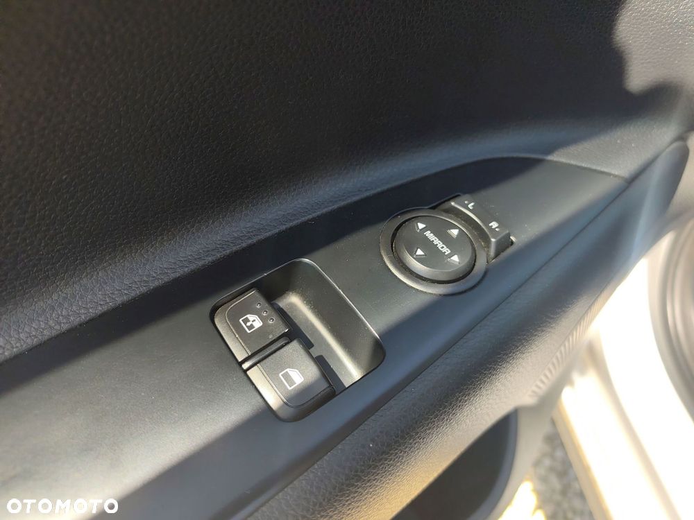 Kia Rio 1.4 M - 21