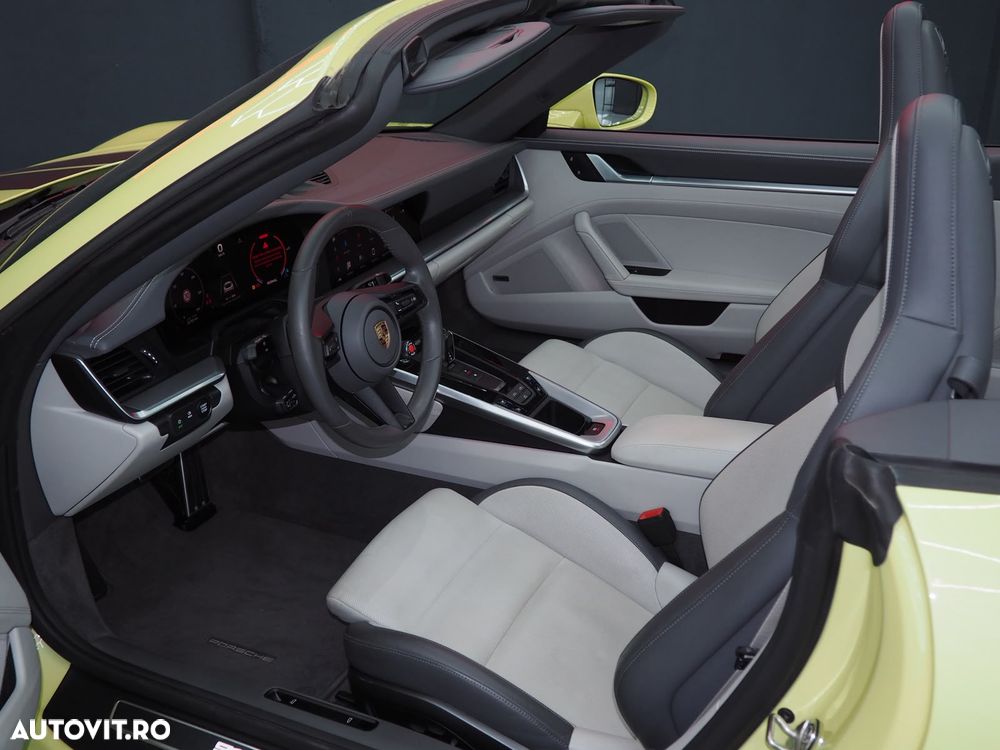 Porsche 911 Carrera PDK - 18