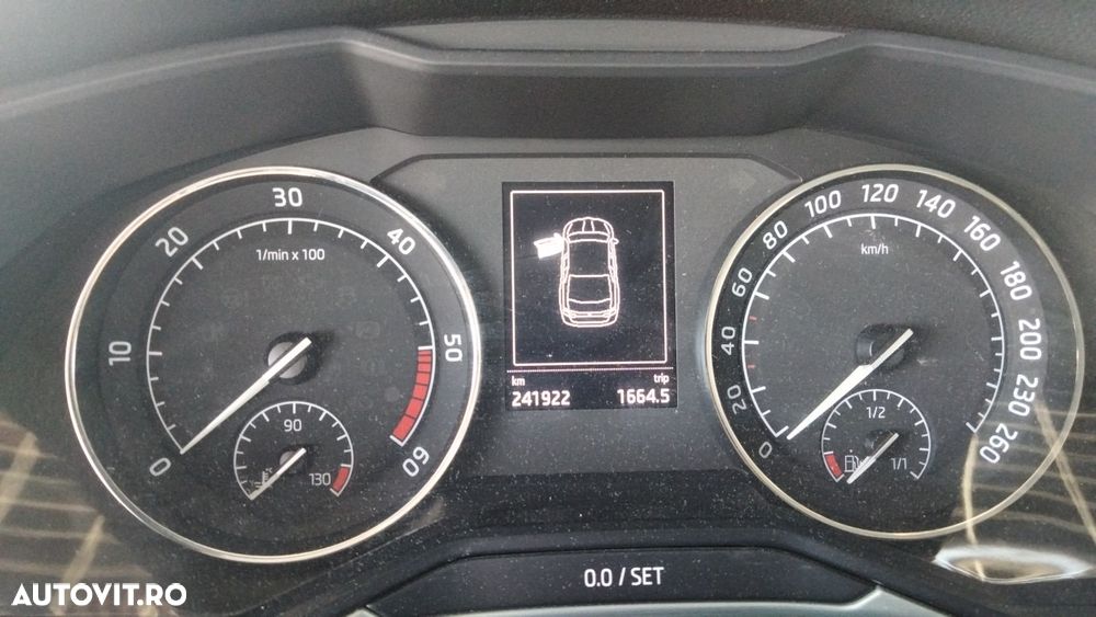 Skoda Superb 2.0 TDI DSG Ambition - 8