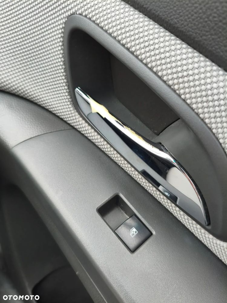 Chevrolet Cruze 1.6 - 26