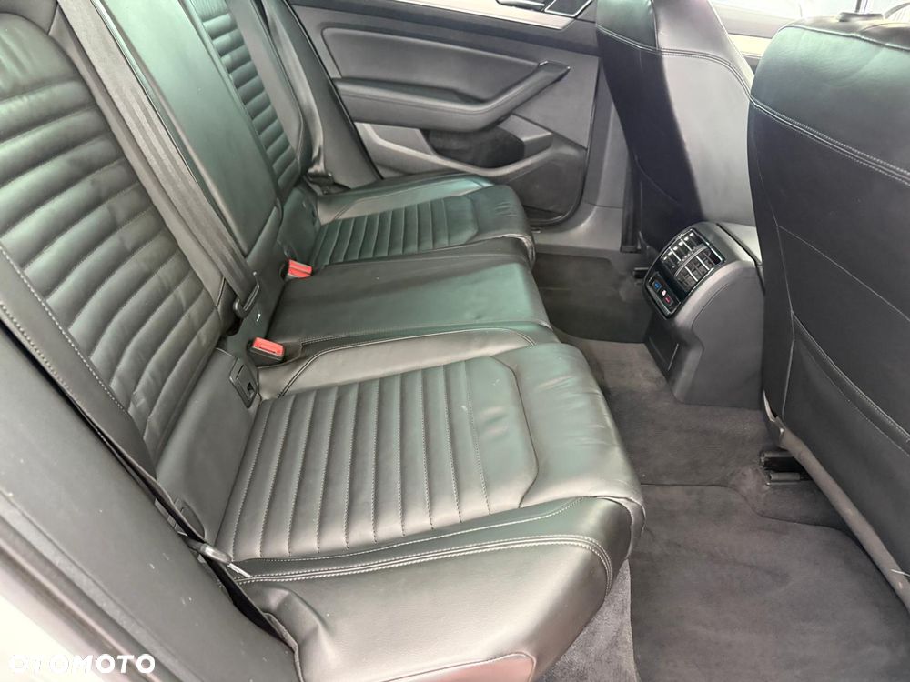 Volkswagen Passat Alltrack 2.0 TDI SCR 4Motion DSG - 27