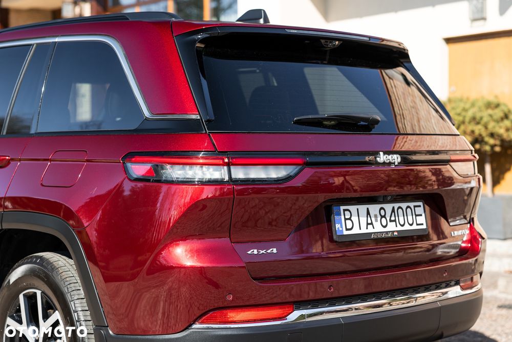 Jeep Grand Cherokee - 32