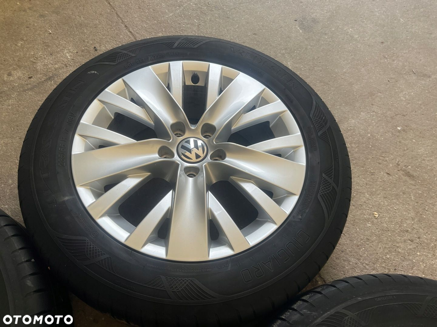 KOŁA FELGI ALU OPONY VOLKSWAGEN TIGUAN 17 5X112 VREDESTEIN 235/55/17 - 5