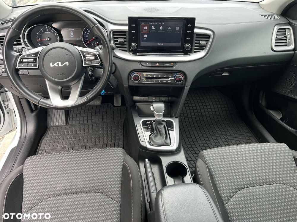 Kia Ceed - 27