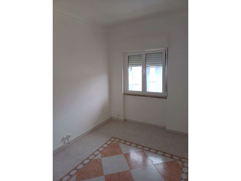 Apartamento T2 no Olival Basto | 58 m² | 3.º Andar para Arrendamento - Grande imagem: 5/13
